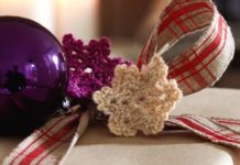 Häkelsterne als Geschenkanhänger