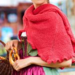 Poncho-Tuch mit Rüschensaum