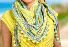Gestricktes Dreiecktuch mit Noppen
