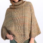Strick-Poncho mit Zopfmuster
