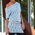 Langer Raglanpullover mit Lochmuster