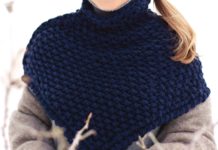 Gestrickter Schulterwärmer mit Kragen im Perlmuster