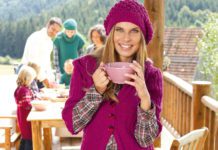 Gestrickte Damenjacke mit Kapuze