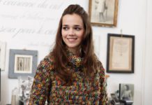 Strick-Pullover im Mustermix mit passendem Schal
