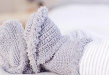 Warme gehäkelte Baby-Booties