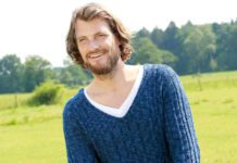 Herrenpulli im Strukturmuster