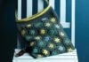 Schultertasche mit Blumen im Granny Square-Look