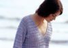 Gehäkelter Damen-Pullover mit V-Ausschnitt