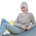 Damenpullover und Mütze im Wabenmuster