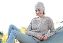 Damenpullover und Mütze im Wabenmuster