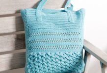 Gehäkelte Tasche mit Krokodilmuster