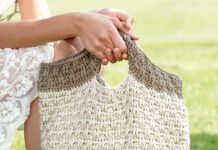 Häkeltasche im Reliefmuster