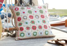 Beiges Kissen aus Granny Squares