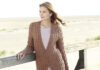 Long-Cardigan in einem besonderen Zopfmuster