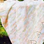 Babydecke mit Herz-Lochmuster